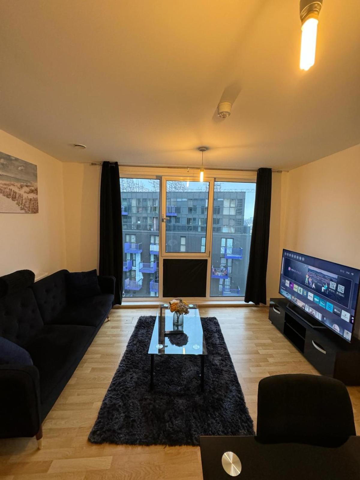Spacious 2 Bedrooms Apartment In Stratford Londra Exterior foto